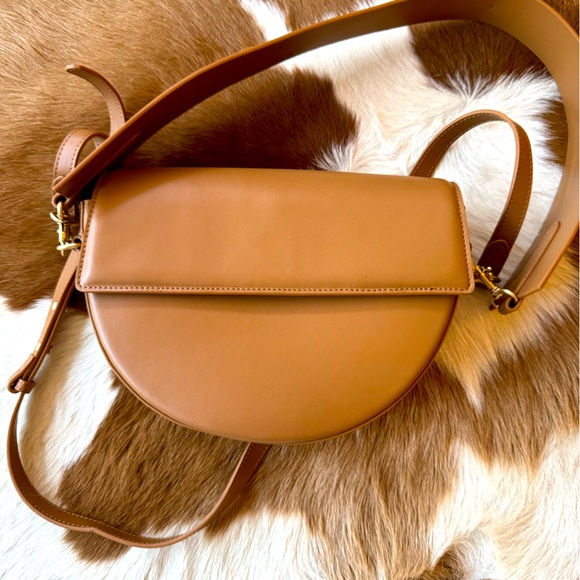 NWOT The Daily Edited Crescent Day Bag. - Picture 4 of 4